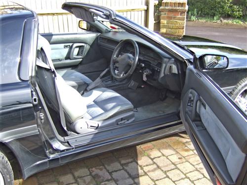 Black 2.5TT Interior02